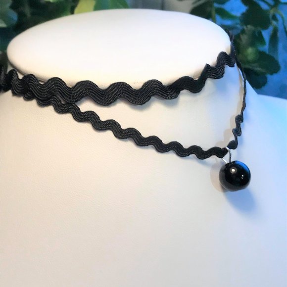 Girls Choker Necklace - Picture 3 of 4